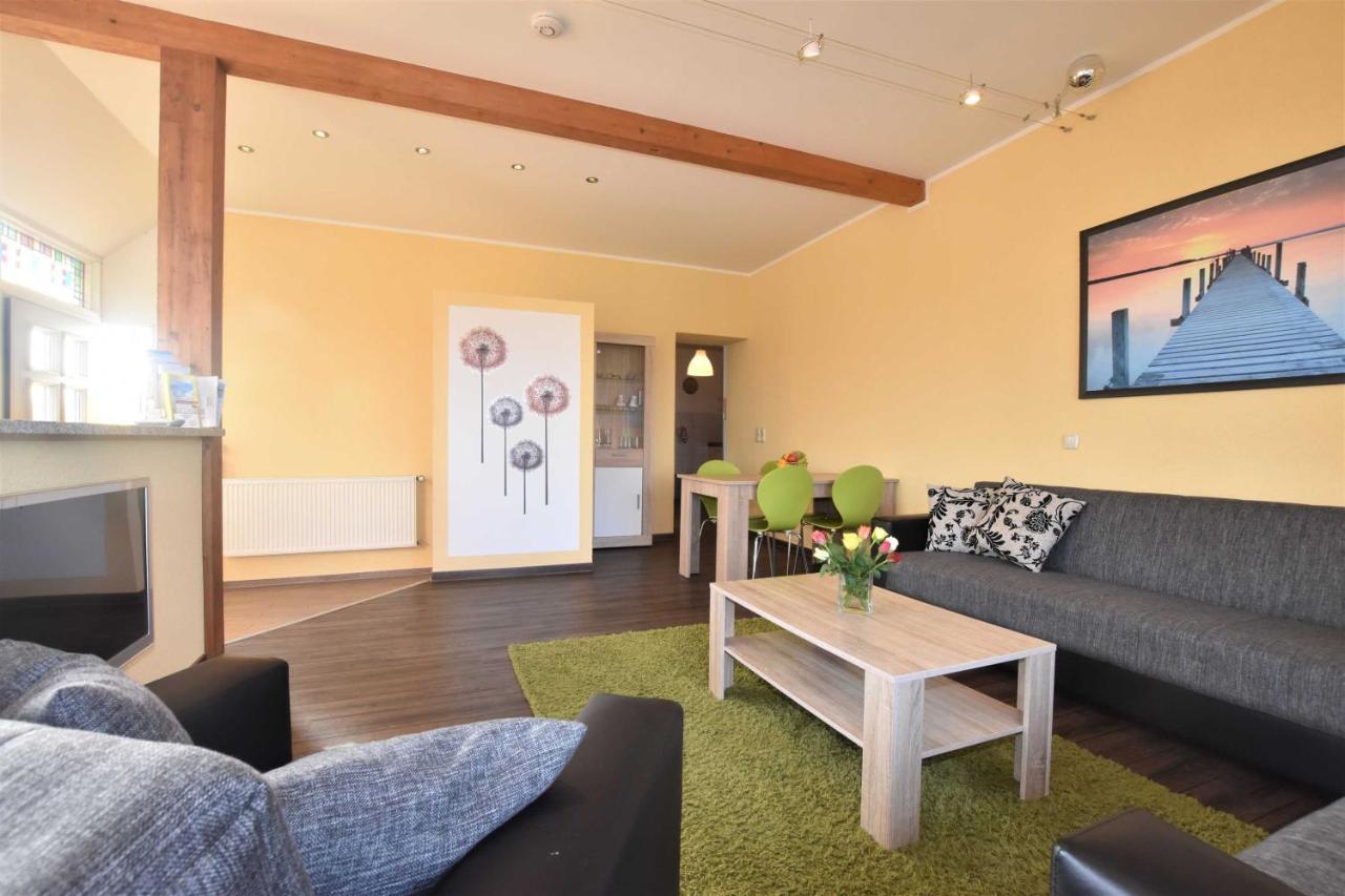Ferienwohnungen Kleckerburg Mit Me Kagsdorf Exterior photo